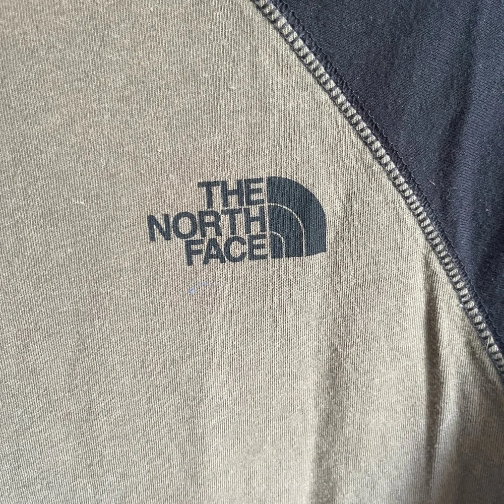 Men’s S Green/Black The North Face Standard Fit Graphic Print 3/4 Sleeve Shirt